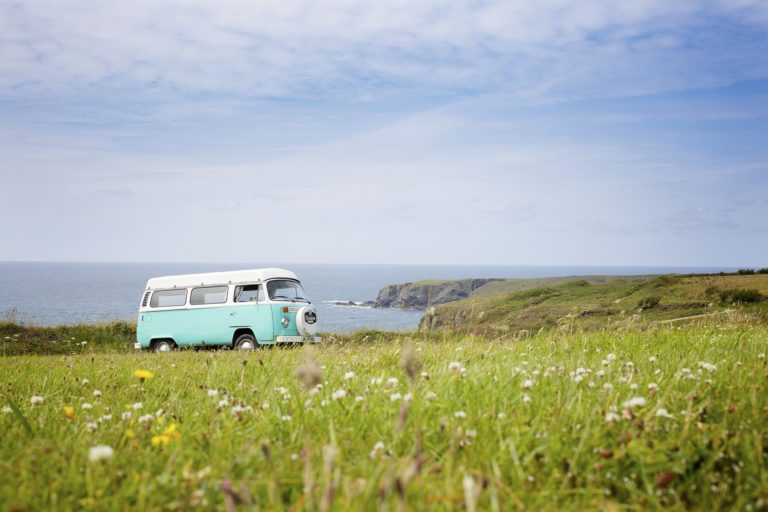 Wie kann ich mein Hab und Gut beim Campingurlaub versichern und wie bei Dauercamping?